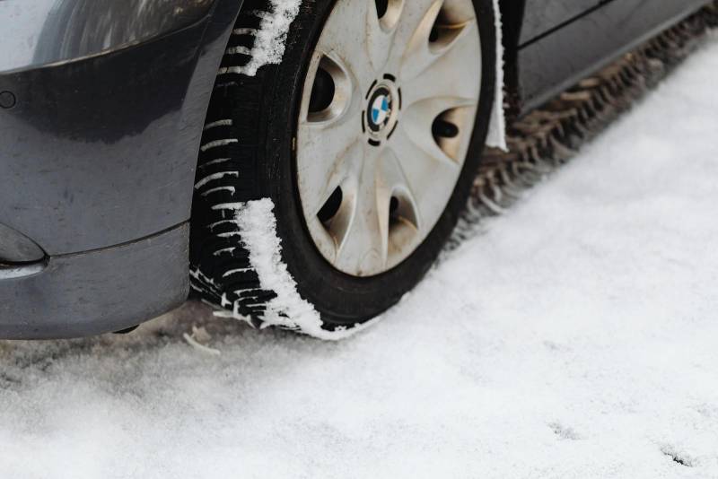 Changement de pneus hiver / neige / 4 saisons selon la loi Montagne à Saint André de Cubzac pour voitures